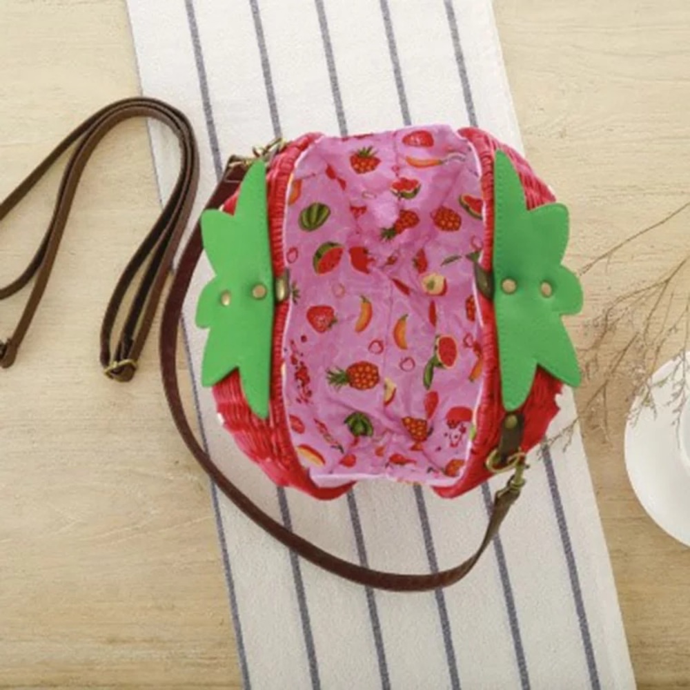 Woven strawberry crossbody bag wicker fruit purse - Picture 3 of 7